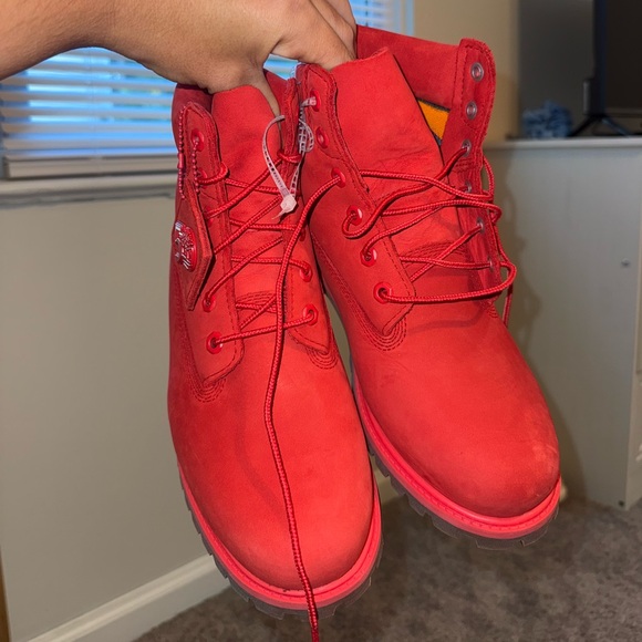 Red Timberlands new without box size 7 men size 8.5 women - Picture 6 of 6